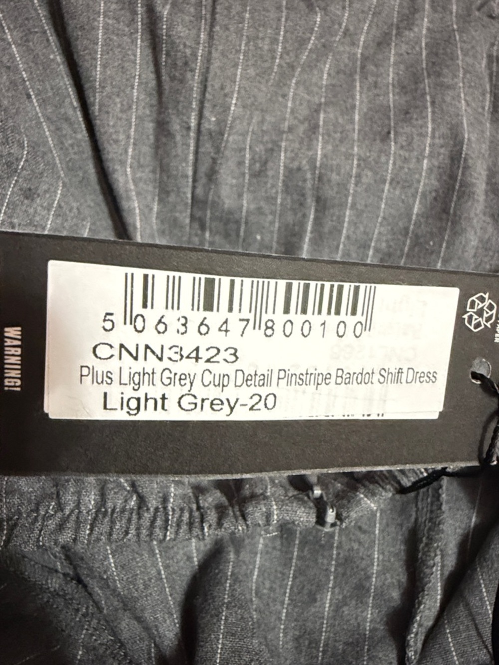 PrettyLittleThings PLUS LIGHT GREY CUP DETAIL PINSTRIPE BARDOT SHIFT DRESS SZ 16 - Picture 5 of 6
